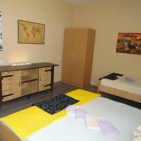 Two Bedroom Above The Sea Split