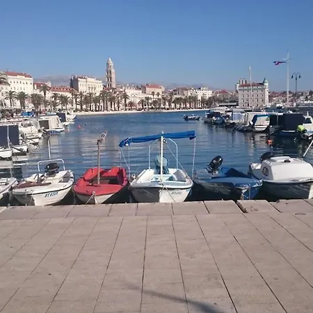 Two Bedroom Above The Sea Apartment Split